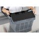 Caisse de transport/stockage en plastique perforé Vogue avec couvercle attaché 600x400x320mm