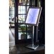 Porte-menu à LED couleurs en inox Securit 4xA4 avec poteau et socle