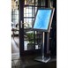 Porte-menu à LED couleurs en inox Securit 4xA4 avec poteau et socle