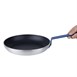 Poêle en aluminium antiadhésive Hygiplas Teflon Platinum Plus avec poignée bleue 28cm