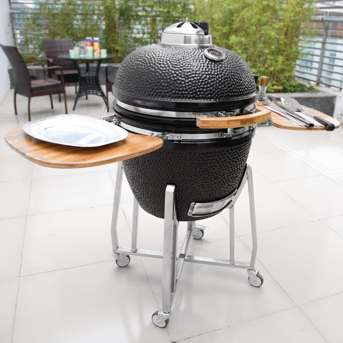 Barbecue kamado sur chariot avec tablettes Buffalo DR826